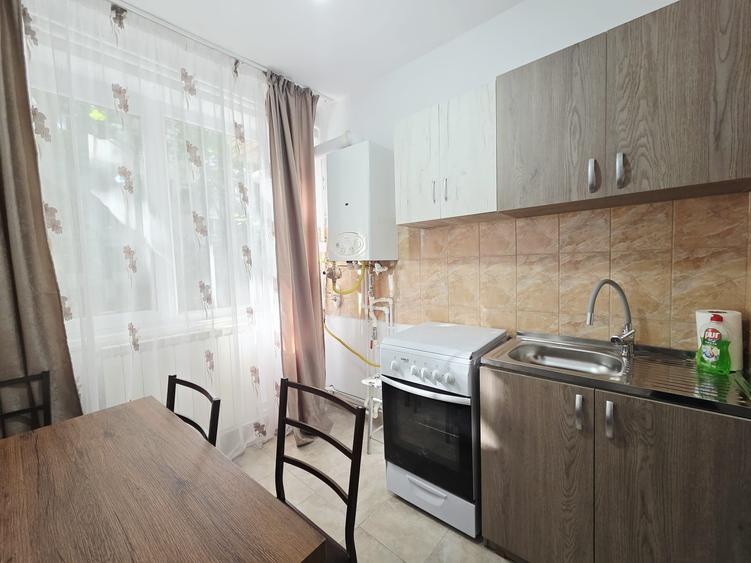 Apartament cu 2 camere semidecomandat în Micro 17