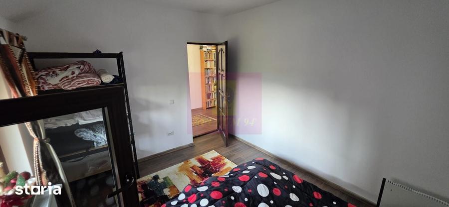 Casă cu 6 camere cu Teren 882 Mp în Bănești