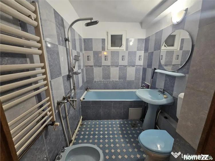 Apartament cu 3 camere decomandat, mobilat în Micro IV