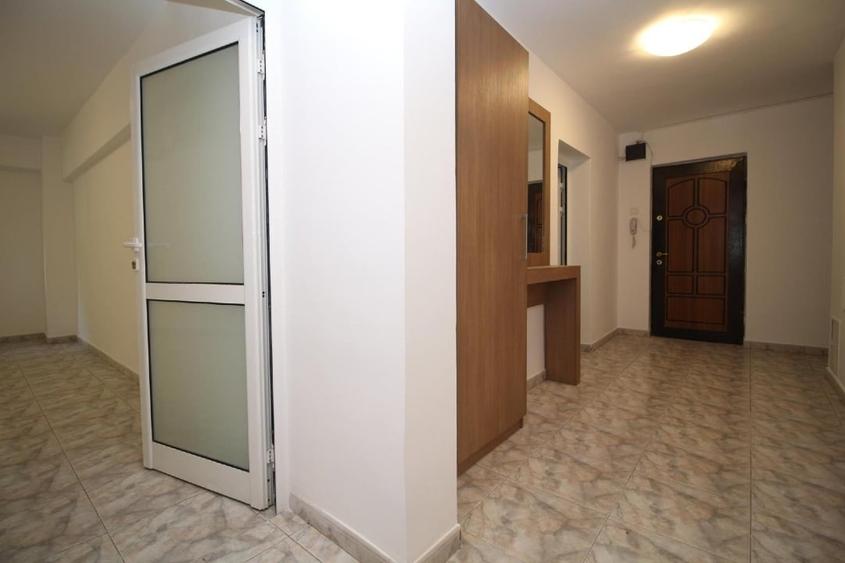 Apartament cu 3 camere decomandat, mobilat în P-ța Muncii