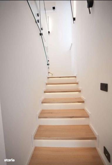 Casă cu 4 camere cu Teren 370 Mp în Rediu