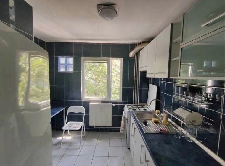 Apartament cu 3 camere semidecomandat, mobilat în Militari