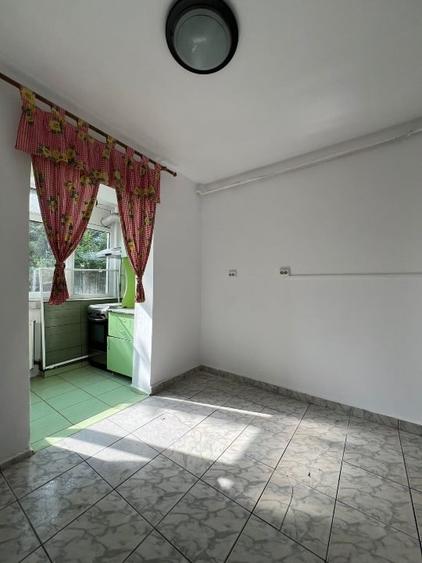 Apartament cu 3 camere decomandat în Micro 3