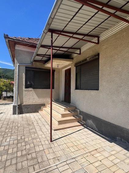 Casă cu 5 camere cu Teren 93 Mp în Vețel