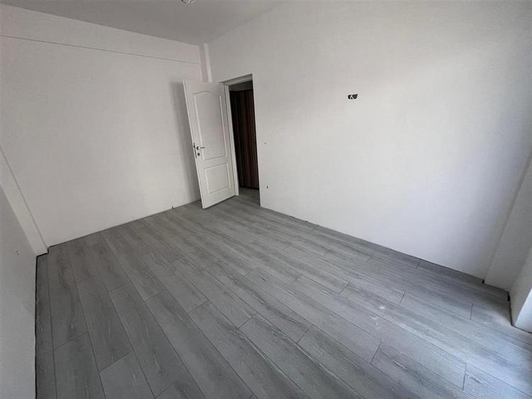 Garsonieră decomandată în Cug