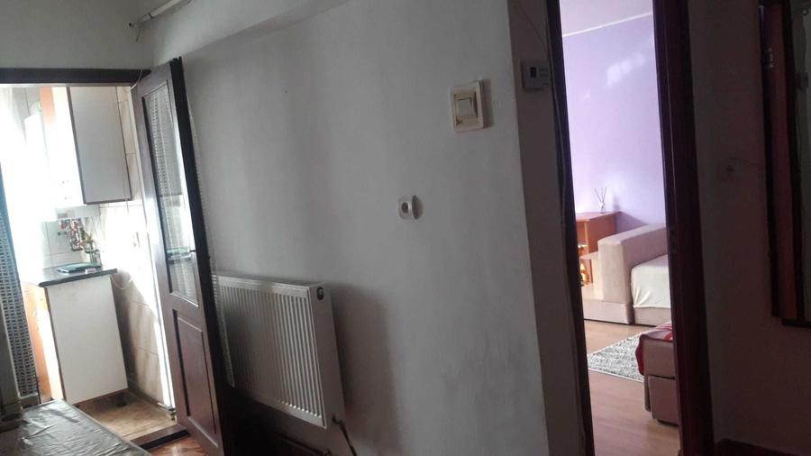 Garsonieră decomandată în Central