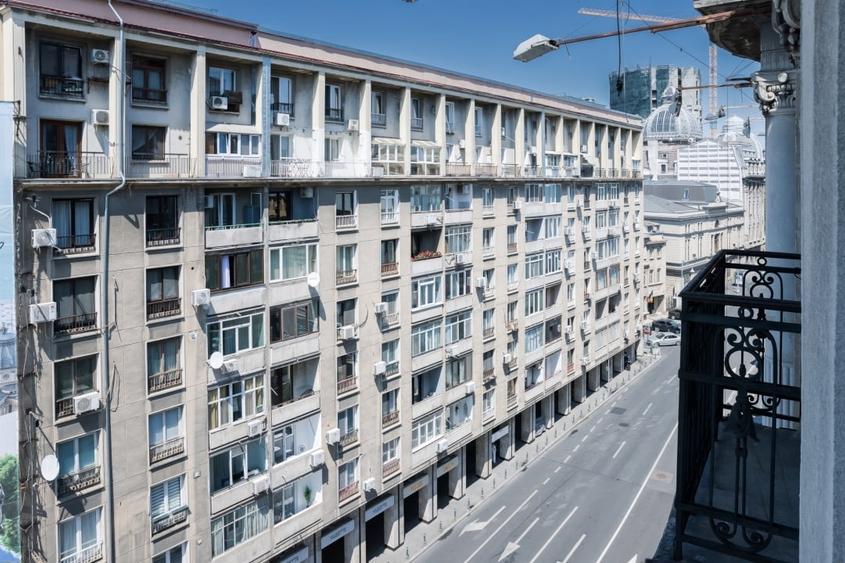 Apartament cu 3 camere circular în P-ța Unirii