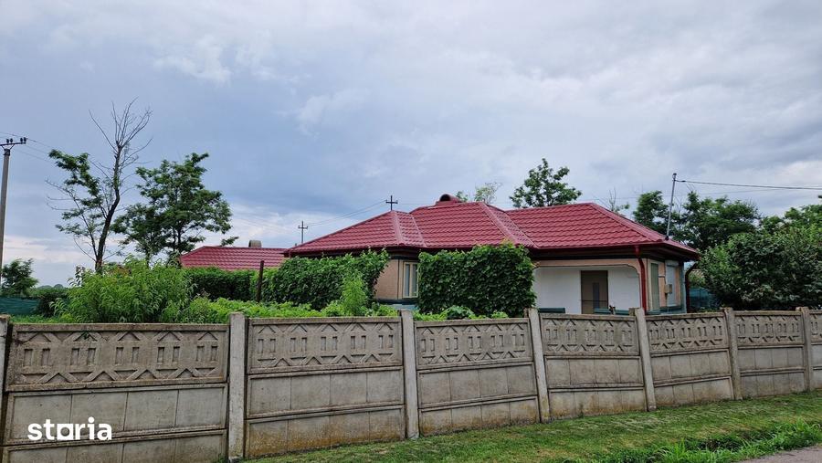 Casă cu 3 camere cu Teren 1300 Mp în Boldești