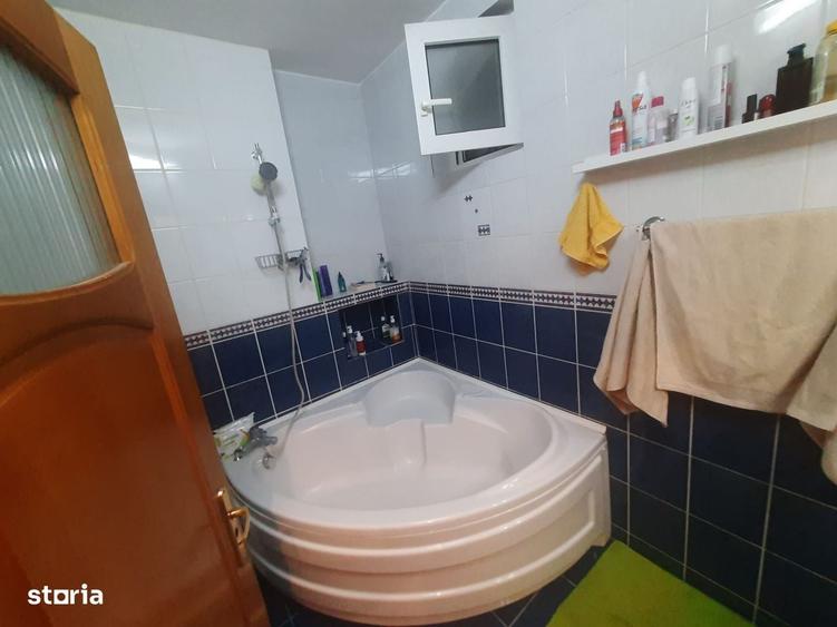 Apartament cu 3 camere decomandat în Drumul Taberei