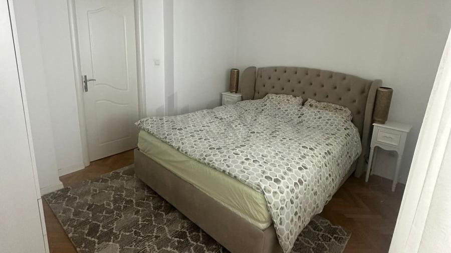 Apartament cu 3 camere semidecomandat în Cișmigiu