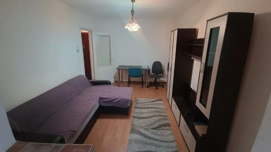 Apartament cu 2 camere decomandat în Podu Roș