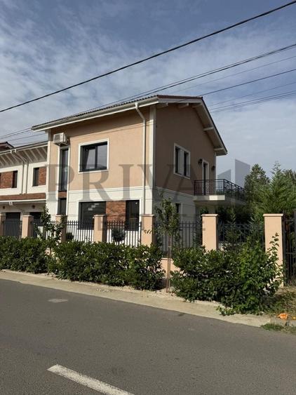 Casă individuală cu 5 camere cu Canalizare în Dumbrăvița