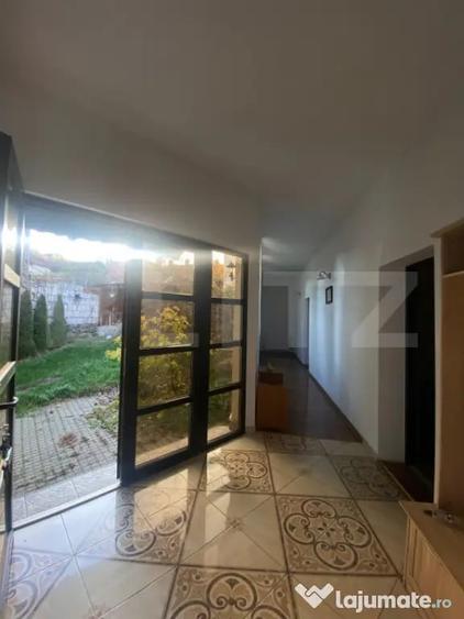 Casă cu 10 camere cu Teren 414 Mp în Cetate
