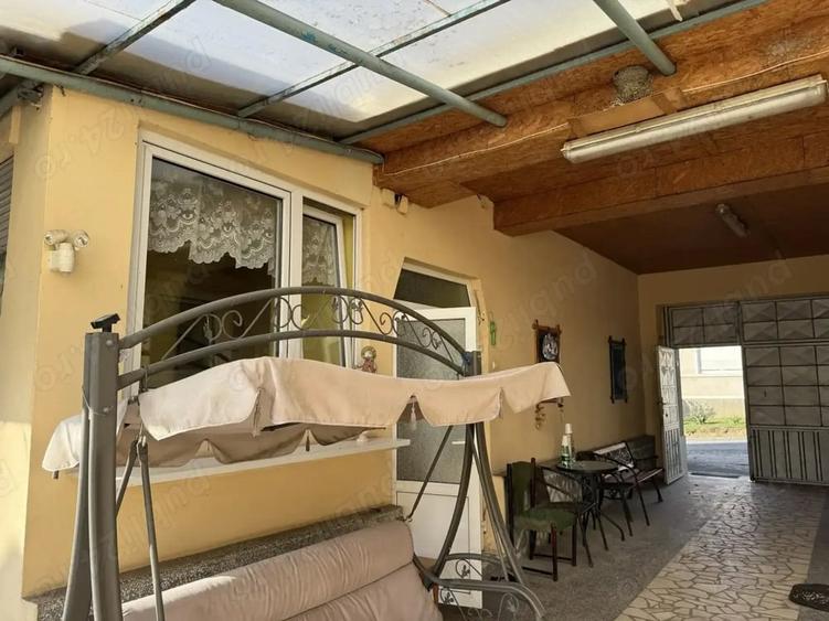 Casă cu 5 camere în Moniom