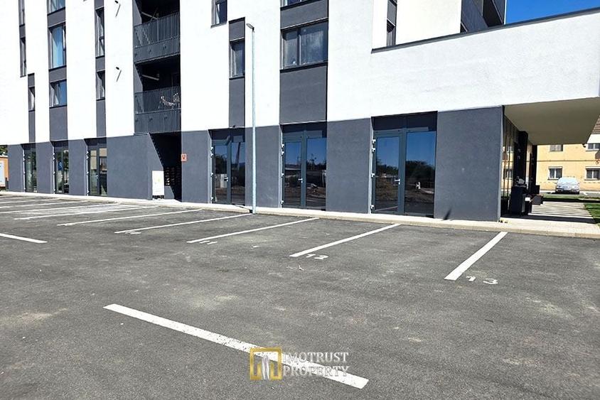 Spațiu comercial, de 49.779998779297 mp, în Confecții