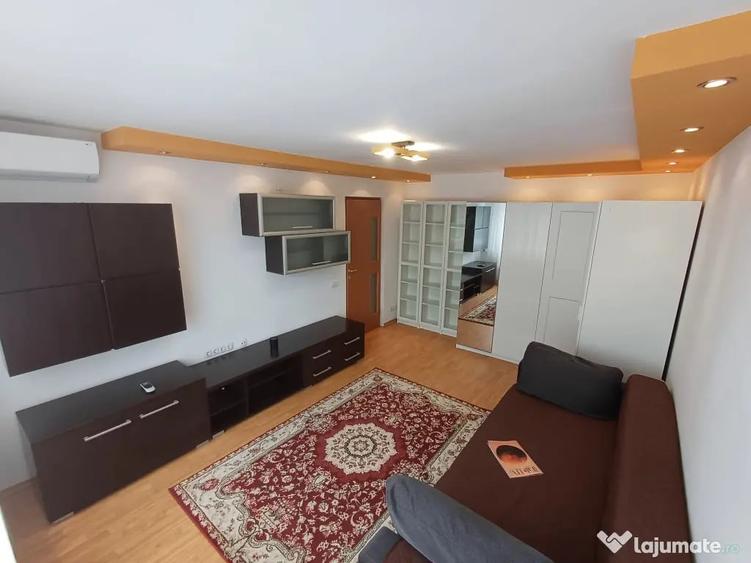 Apartament cu 3 camere decomandat în Tei