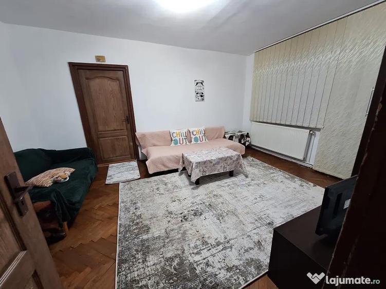 Apartament cu 2 camere semidecomandat în 9 Mai