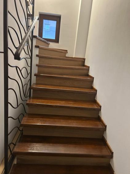 Casă cu 5 camere cu Teren 221 Mp în Obor