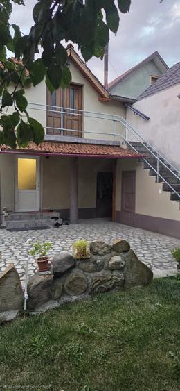 Casă cu 5 camere cu Teren 500 Mp în Central