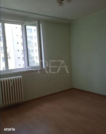 Apartament cu 3 camere semidecomandat în Drumul Taberei