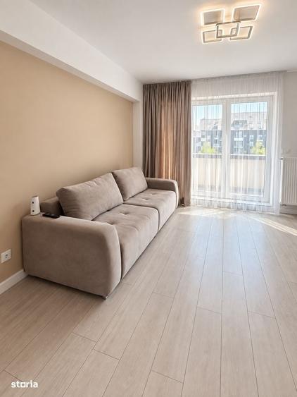 Apartament cu 3 camere decomandat în Tractorul