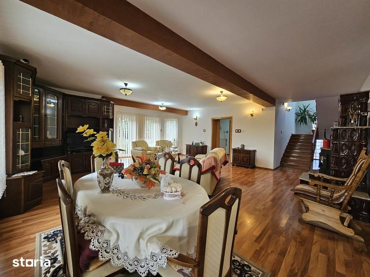 Casă cu 5 camere cu Teren 1159 Mp în Zăvoi