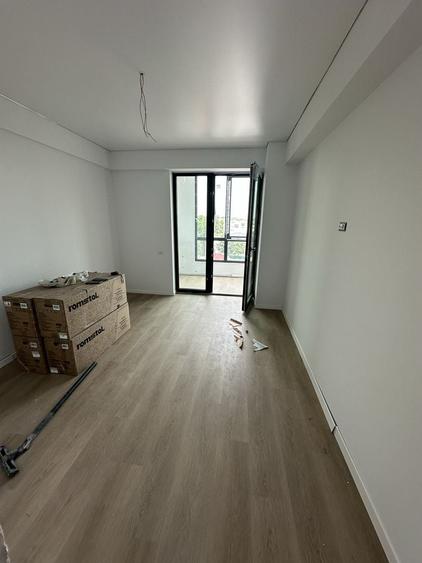 Apartament cu 3 camere decomandat în Exterior Vest