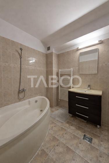 Apartament cu 3 camere semidecomandat, mobilat în Bună Ziua