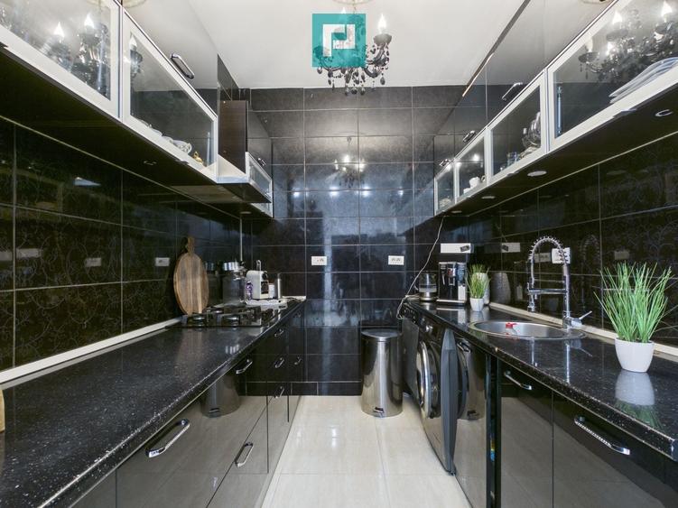 Apartament cu 4 camere semidecomandat în Central