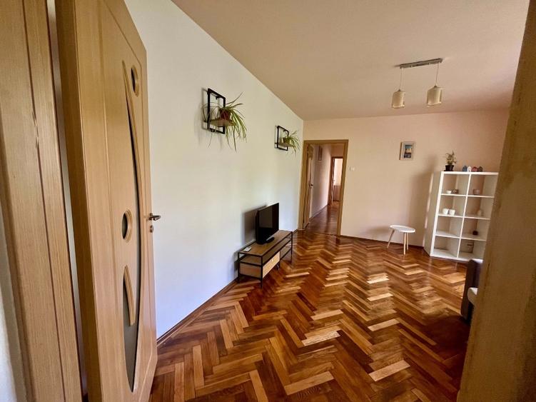 Apartament cu 3 camere semidecomandat, mobilat în Circumvalațiunii