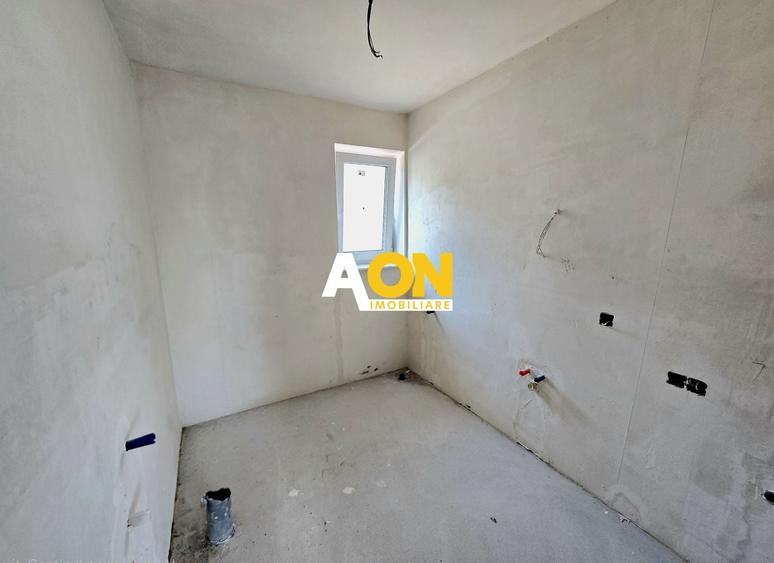 Casă individuală cu 4 camere cu Canalizare în Cetate