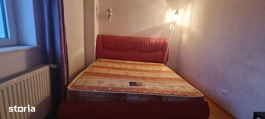 Casă cu 5 camere cu Teren 400 Mp în Dobroești