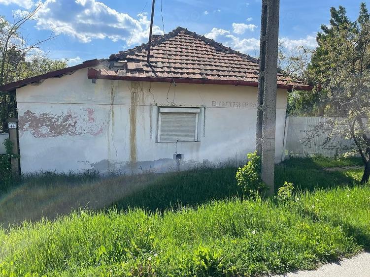 Casă cu 3 camere cu Teren 1352 Mp în Oveselu