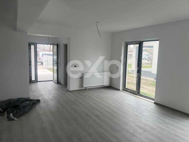 Casă individuală cu 3 camere cu Canalizare în Corbu