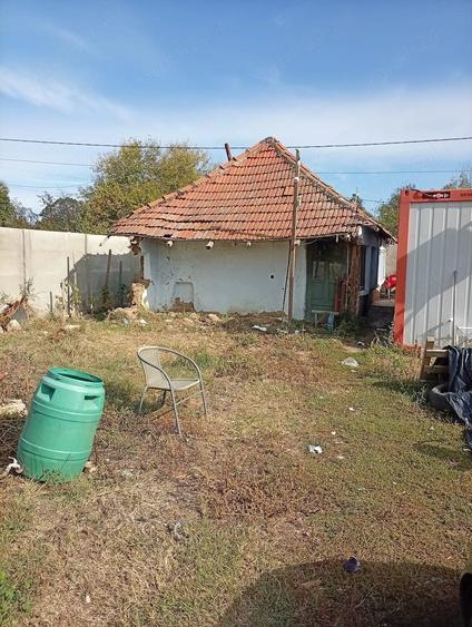 Teren de 4150 mp, în Icoana