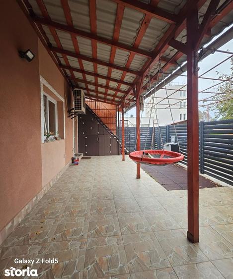 Casa independenta intr-o curte comuna , Oradea (Podul Centenarului) - 1