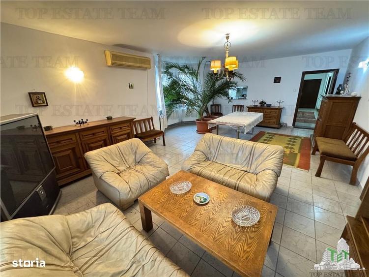 Casă cu 4 camere în Crovu