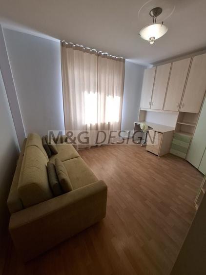Apartament cu 3 camere semidecomandat, mobilat în Central