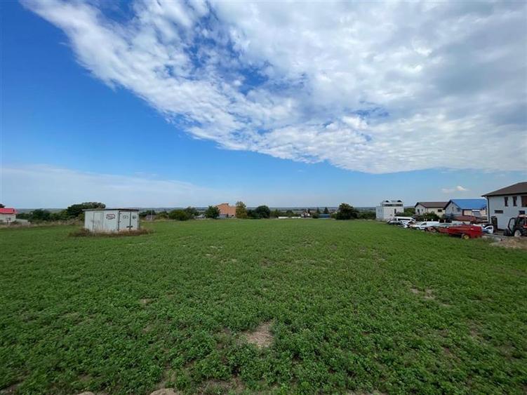 Teren Construcții intravilan de 2000 mp, în Mineri