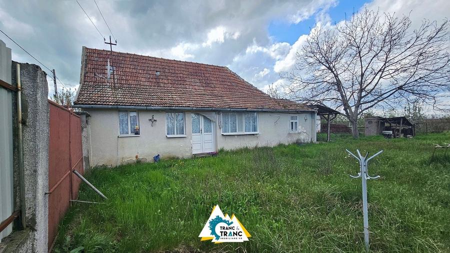 Casă cu 2 camere cu Teren 3890 Mp în Iratoșu