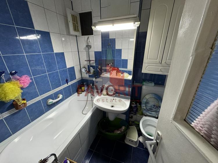Apartament cu 3 camere semidecomandat, mobilat în Circumvalațiunii