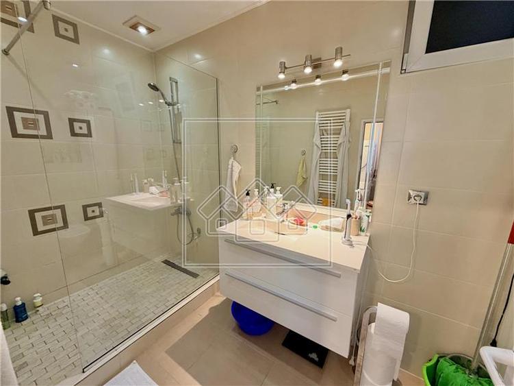 Duplex cu 6 camere cu Canalizare în Terezian