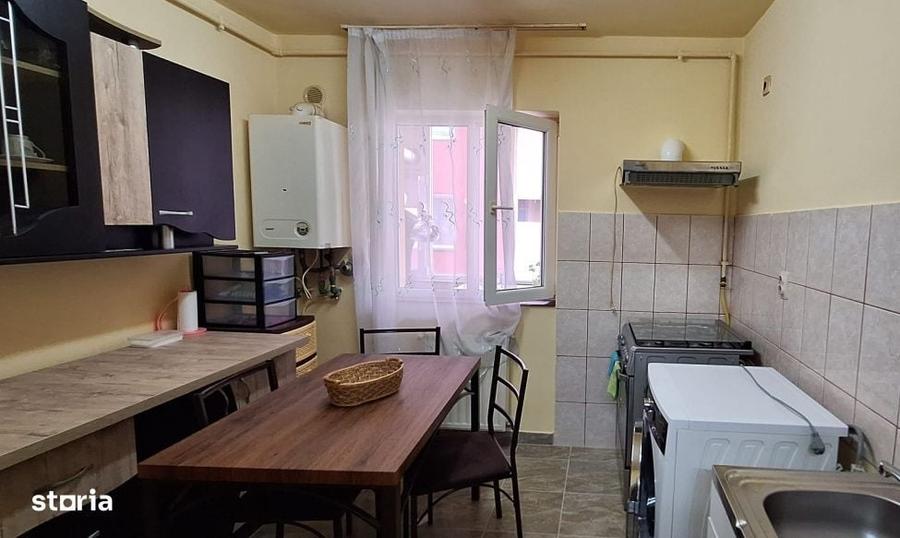 Apartament cu 2 camere decomandat în Luna