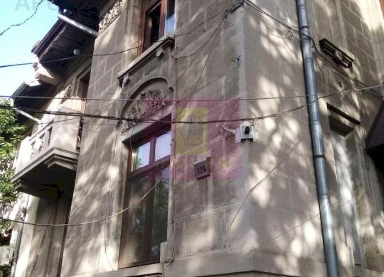 Apartament cu 7 camere decomandat, mobilat în Plevnei