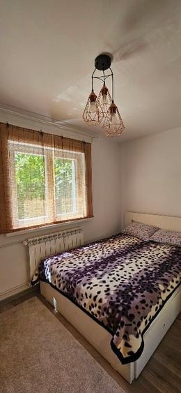 Apartament cu 3 camere semidecomandat în Berceni