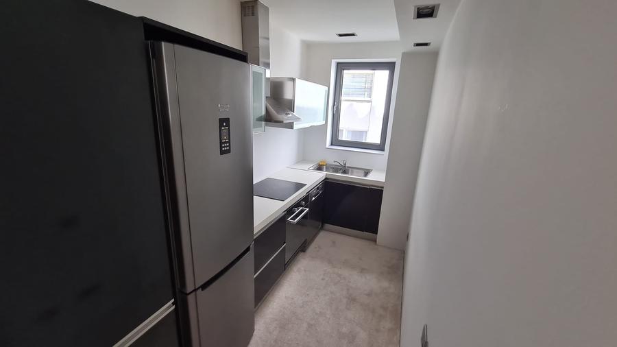 Apartament cu 3 camere semidecomandat în Herăstrău