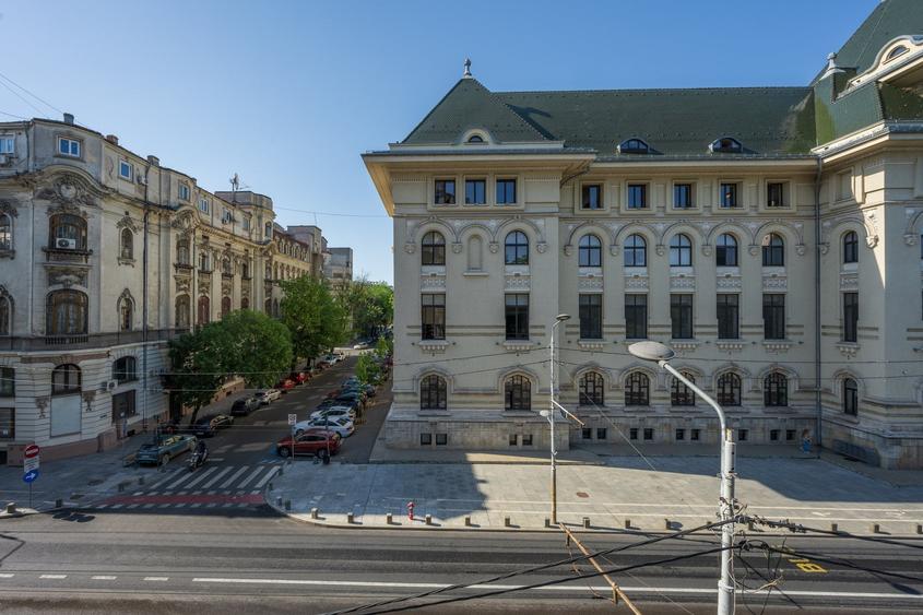 Apartament cu 5 camere decomandat în Cișmigiu