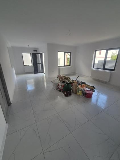 Casă individuală cu 3 camere cu Canalizare în Valu lui Traian