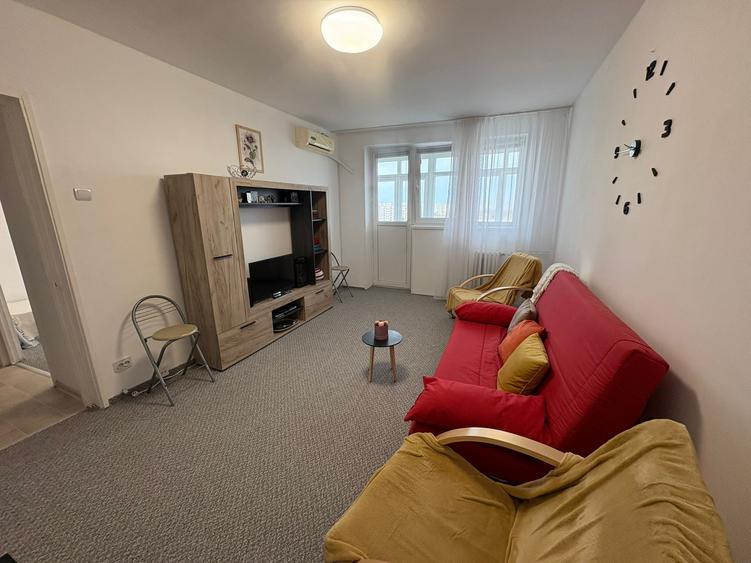 Apartament cu 3 camere decomandat, mobilat în P-ța Reșița
