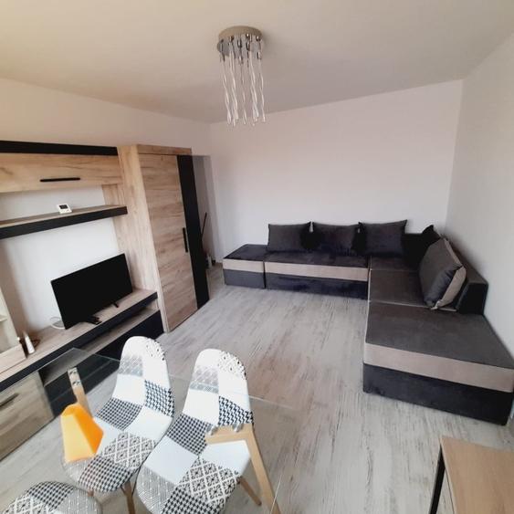 Apartament cu 3 camere semidecomandat, mobilat în Tomis Nord